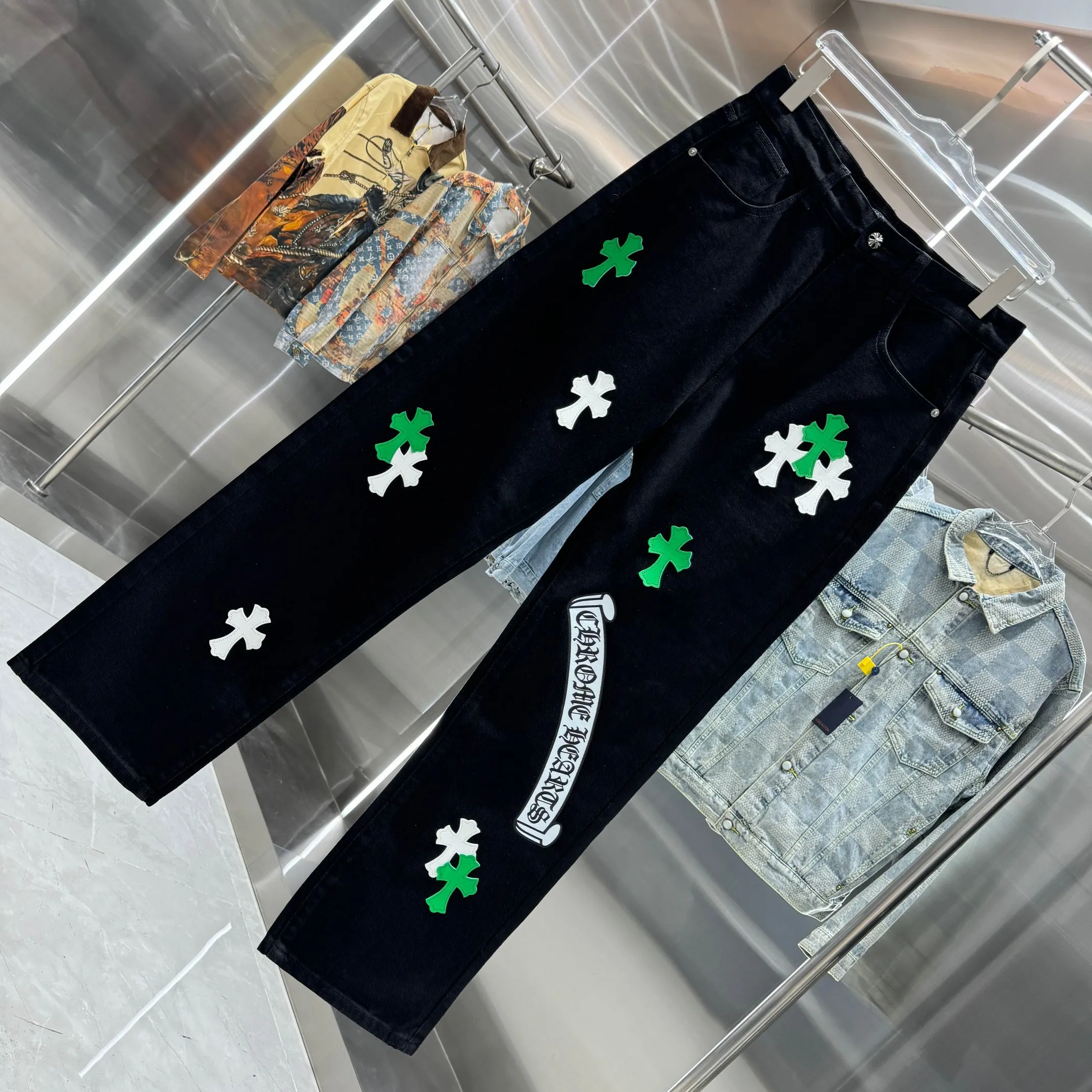 🅿️270 Crow Heart Cross Logo + Printed Logo Jeans 2025 latest product, original goods, washed casual jeans, imported original washed stretch fabric, comfortable and elastic, original hardware accessories decorated with logo, super correct version, extremely high grade, counter quality, fashionable and stylish upper body. The printing uses imported foam printing, customized buttons, YKK zippers. The complete set of accessories is customized by molding. Color: Black Size: S-XXL 28 30 32 34 36 code
